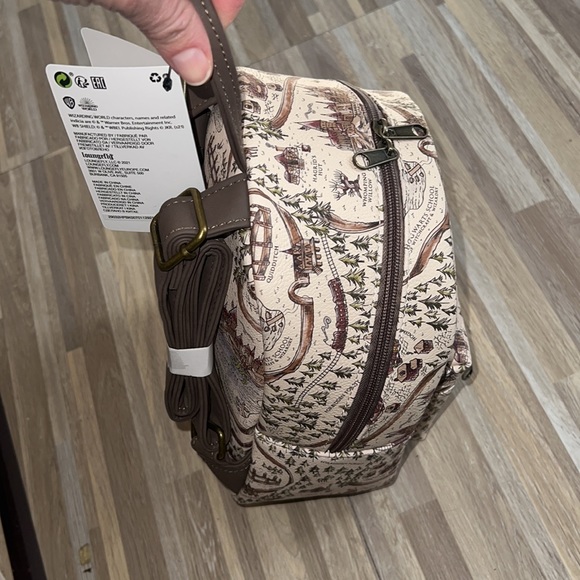 LOUNGEFLY Harry Potter school grounds pattern 2 - Picture 5 of 6